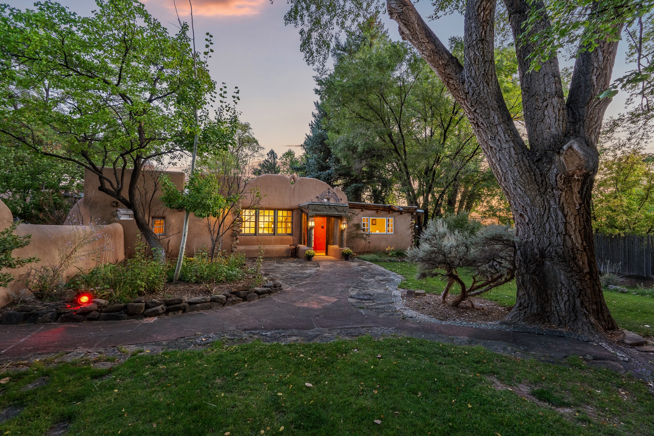 Taos, New Mexico 87571, United States, 4 Bedrooms Bedrooms, ,5 BathroomsBathrooms,Residential,Active,228350
