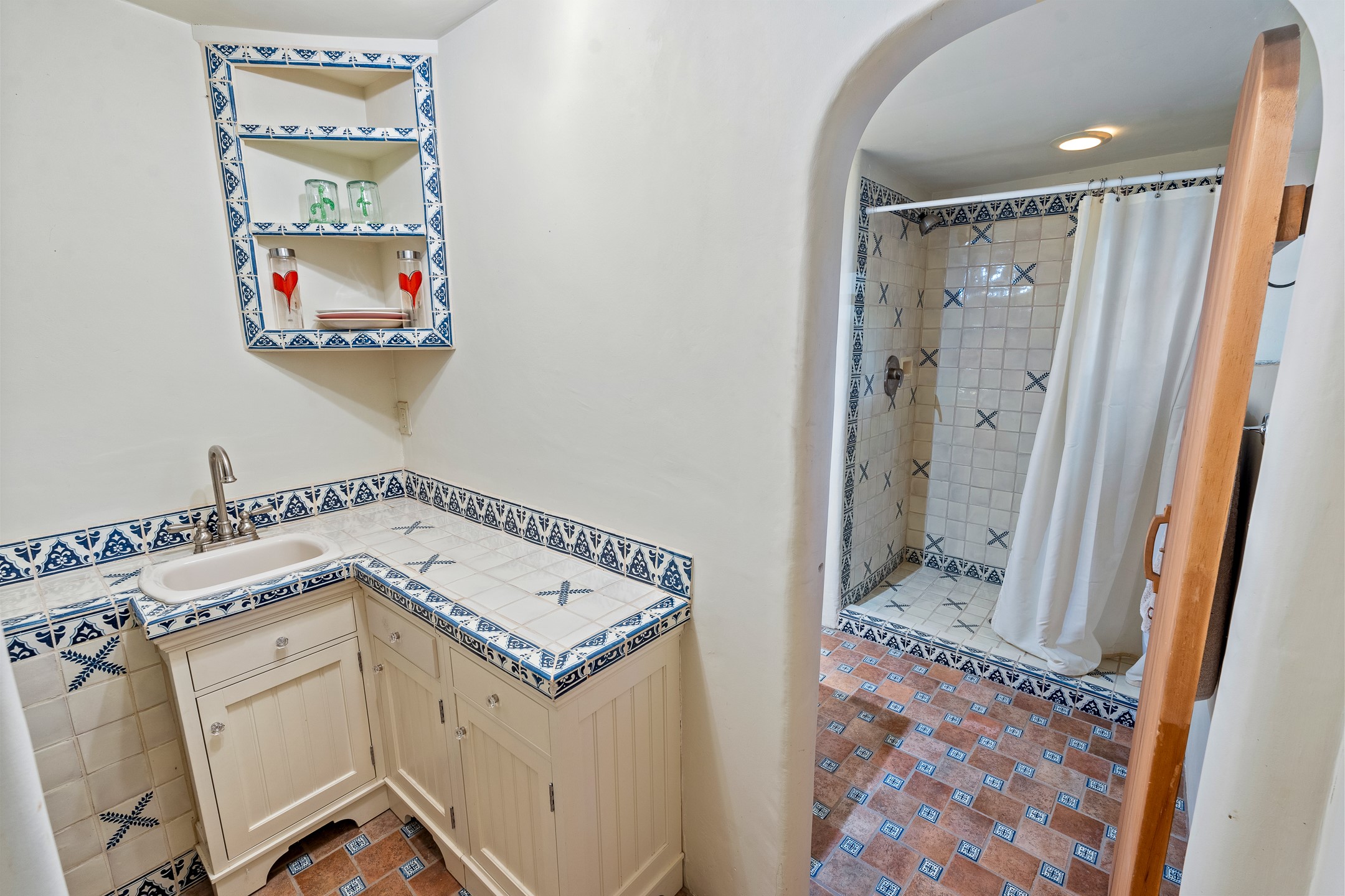 Taos, New Mexico 87571, United States, 4 Bedrooms Bedrooms, ,5 BathroomsBathrooms,Residential,Active,228350