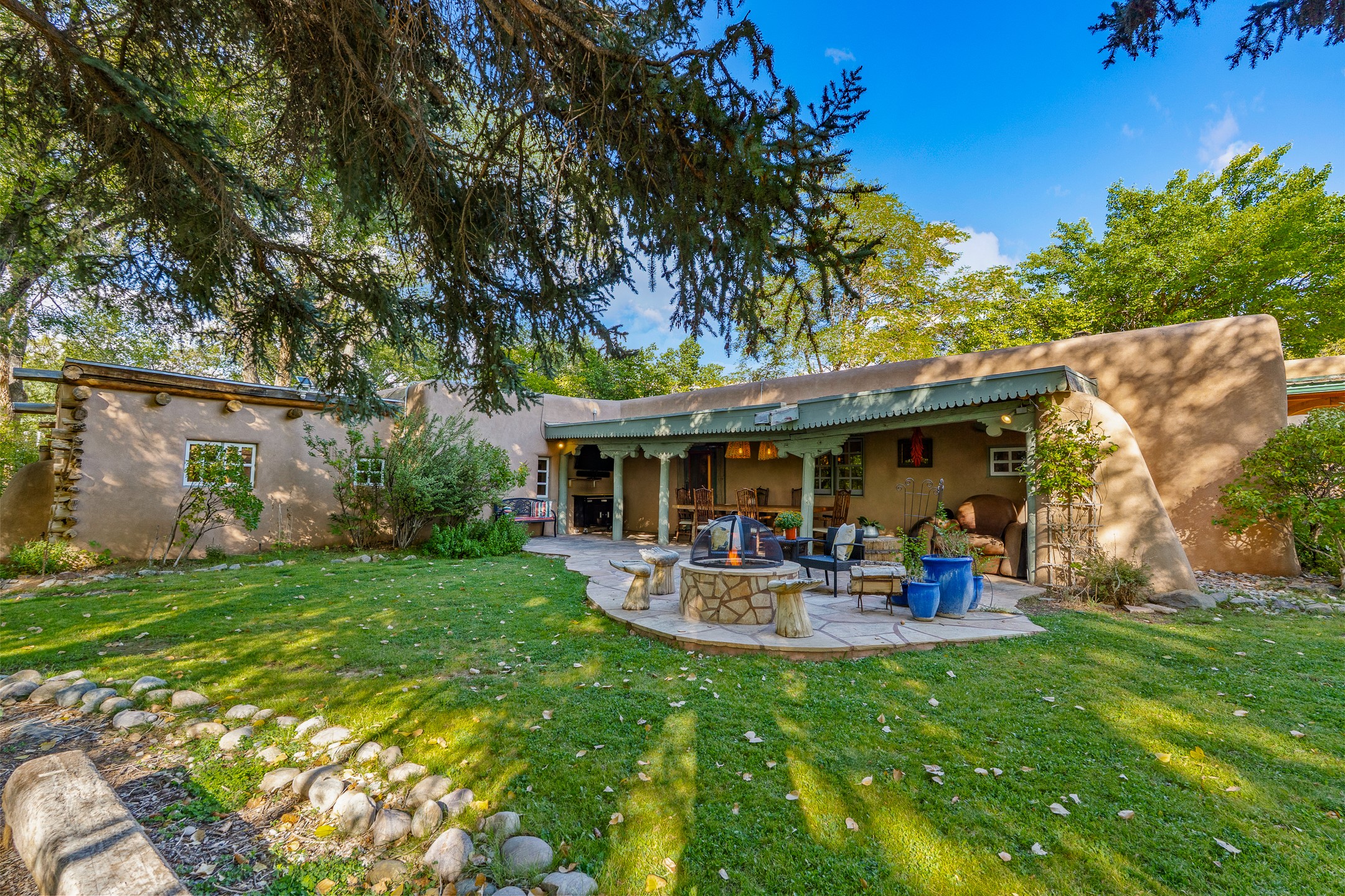 Taos, New Mexico 87571, United States, 4 Bedrooms Bedrooms, ,5 BathroomsBathrooms,Residential,Active,228350