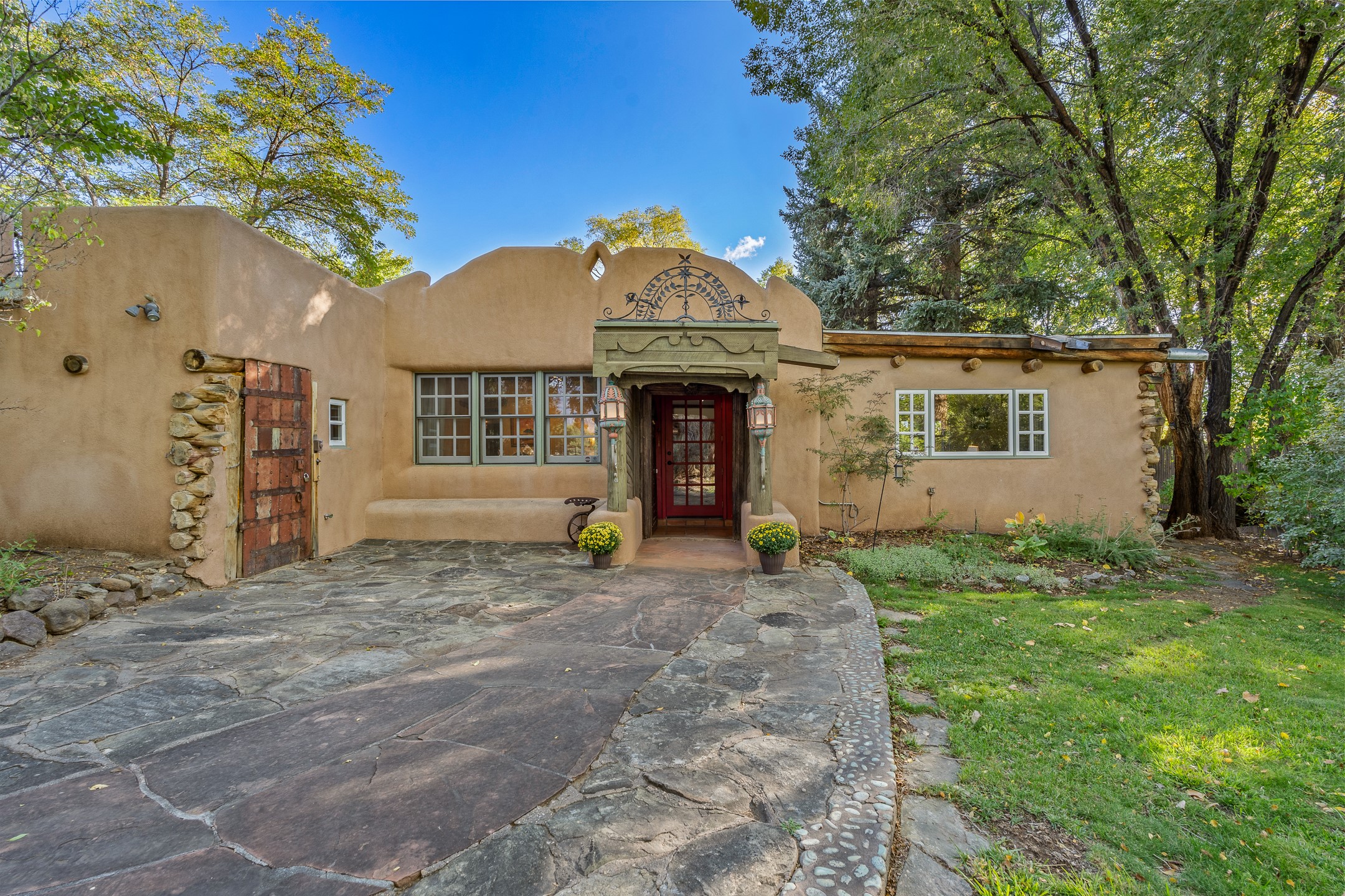 Taos, New Mexico 87571, United States, 4 Bedrooms Bedrooms, ,5 BathroomsBathrooms,Residential,Active,228350