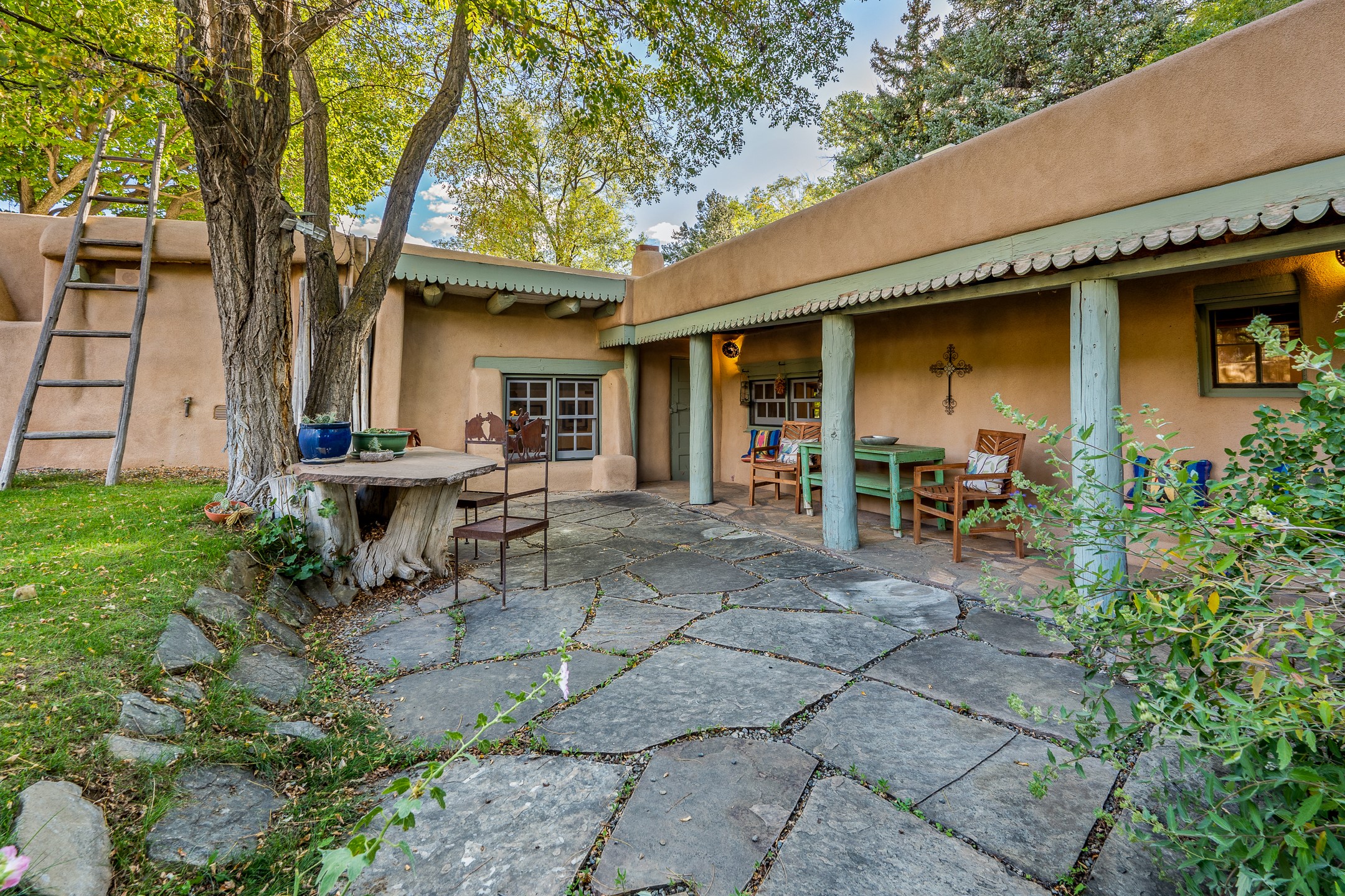 Taos, New Mexico 87571, United States, 4 Bedrooms Bedrooms, ,5 BathroomsBathrooms,Residential,Active,228350
