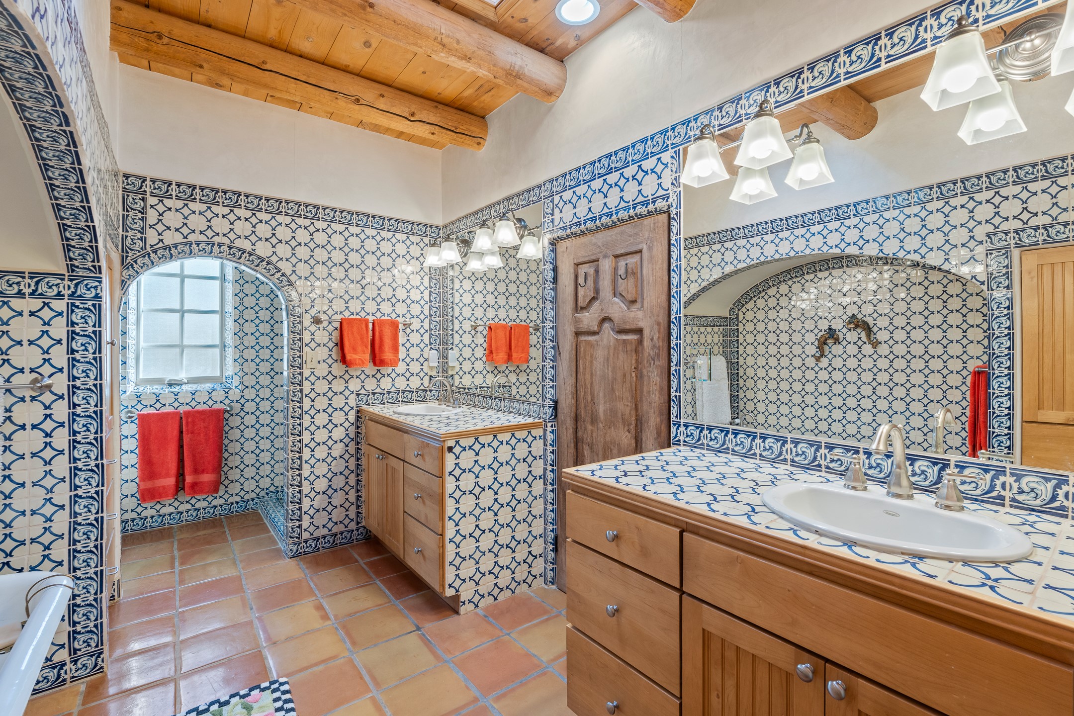 Taos, New Mexico 87571, United States, 4 Bedrooms Bedrooms, ,5 BathroomsBathrooms,Residential,Active,228350