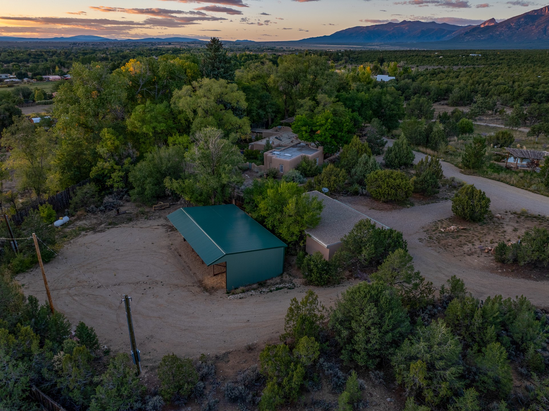 Taos, New Mexico 87571, United States, 4 Bedrooms Bedrooms, ,5 BathroomsBathrooms,Residential,Active,228350
