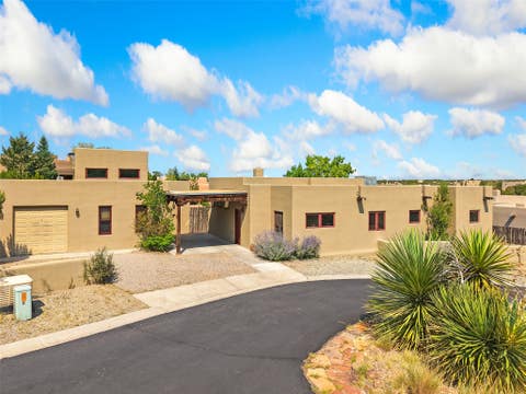 Homes For Sale - 3 Calle Las Casas<br/> Santa Fe, NM 87507