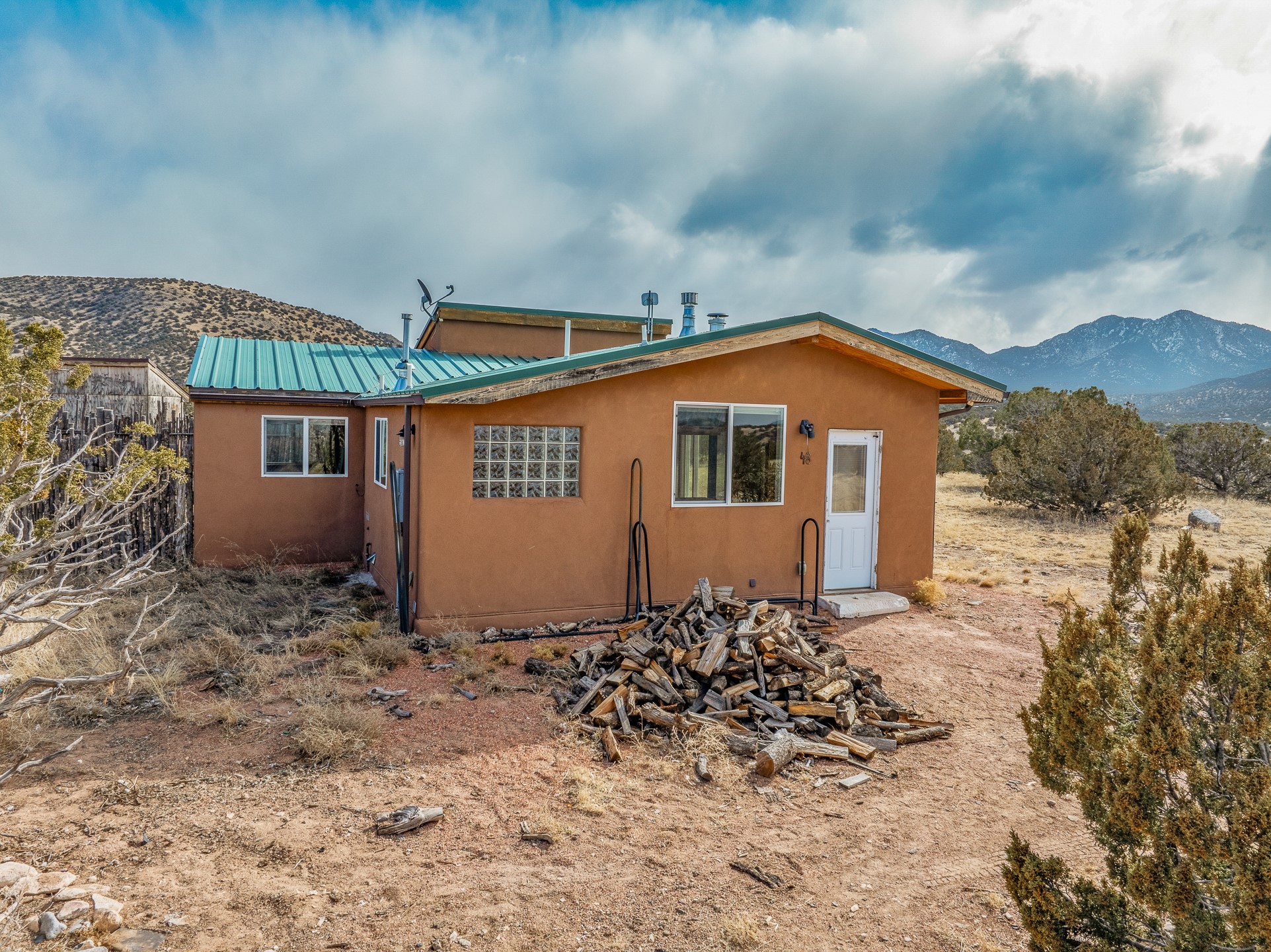 48 Rattler Rd, Madrid, New Mexico image 2