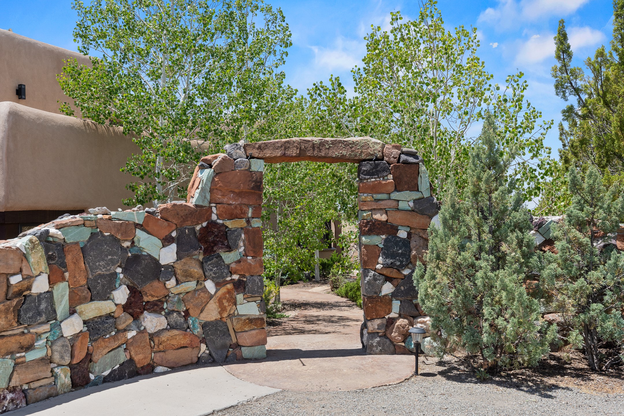 177 Sunflower Dr, Santa Fe, New Mexico image 2