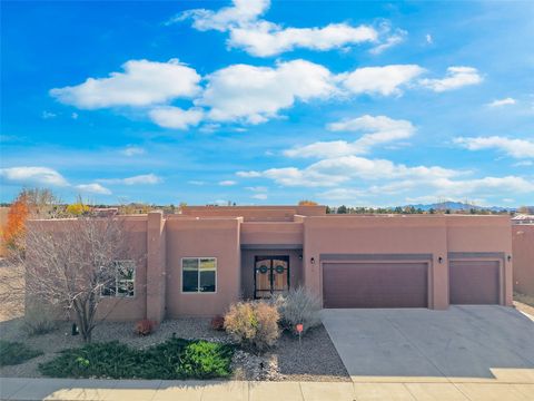 Photo of 10 Canto Del Pajaro, Santa Fe, NM 87508 (MLS # 202600330)