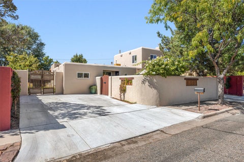 Homes For Sale - 1002 Calle Margarita<br/> Santa Fe, NM 87507