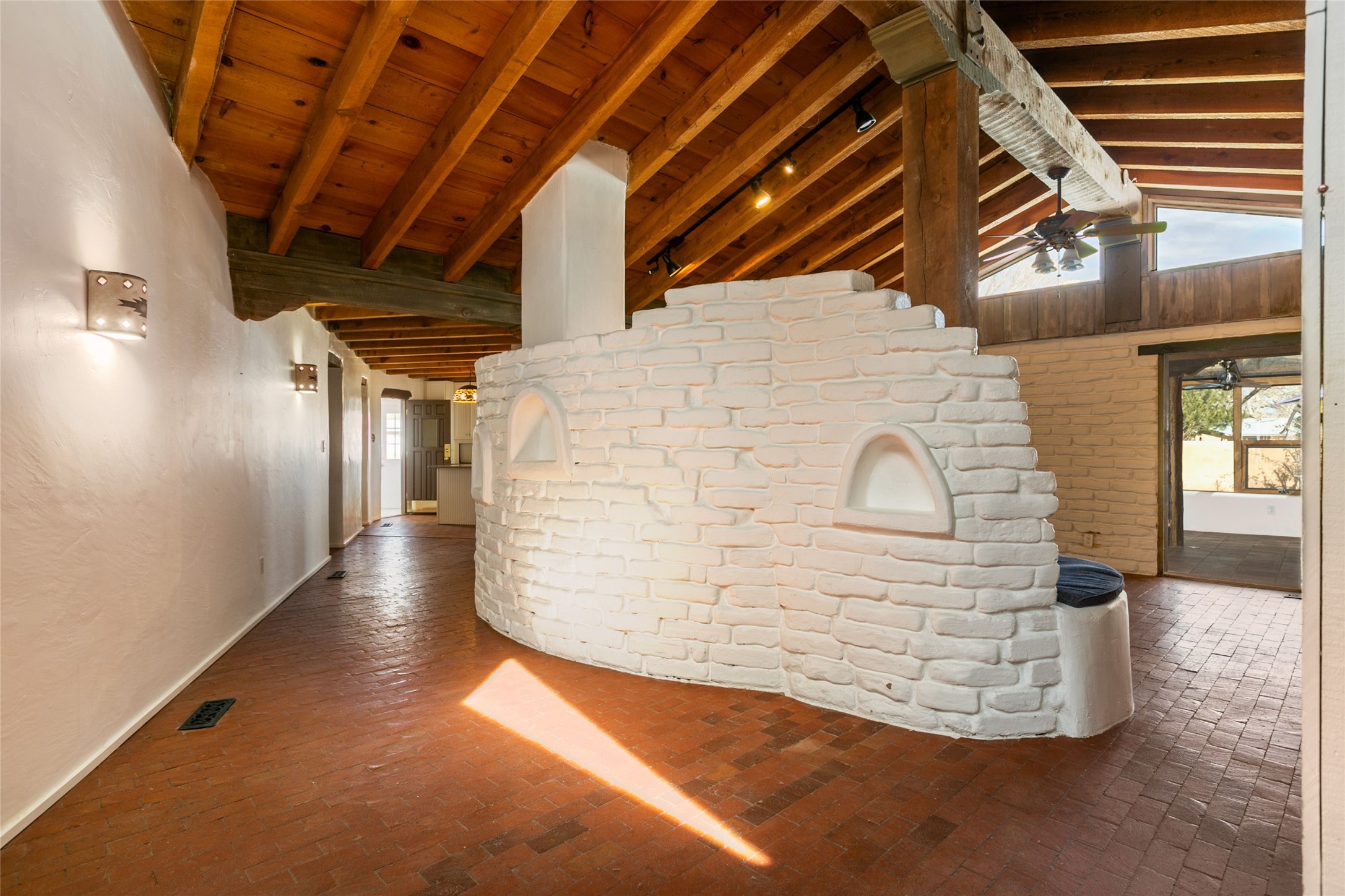 1104 El Alhambra Circle, Los Ranchos, New Mexico image 1