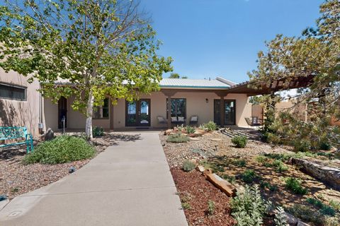 Photo of 10 Blue Mesa Road, Santa Fe, NM 87508 (MLS # 202602004)