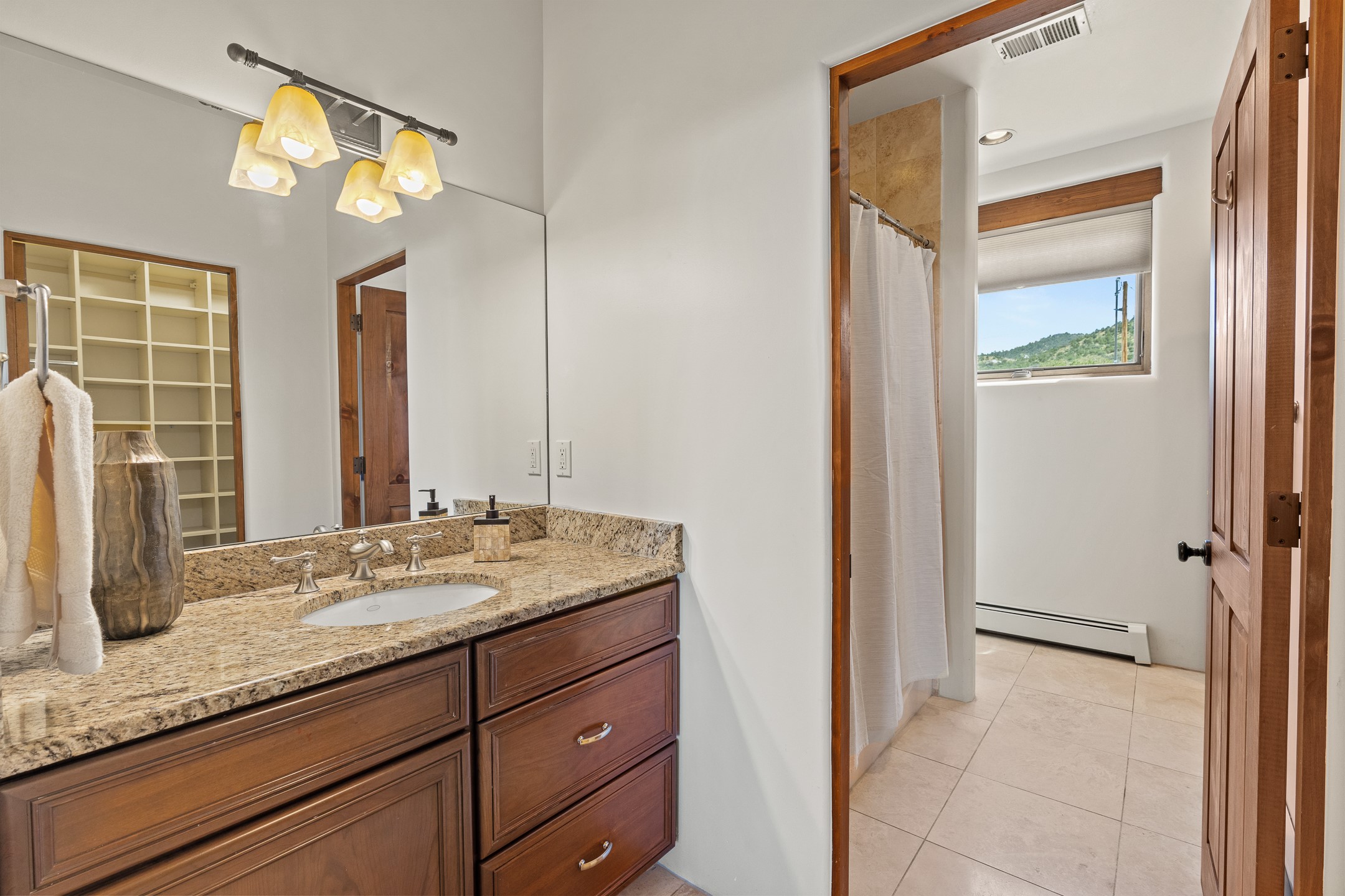 Santa Fe, New Mexico 87505, United States, 5 Bedrooms Bedrooms, ,4 BathroomsBathrooms,Residential,Active,141201