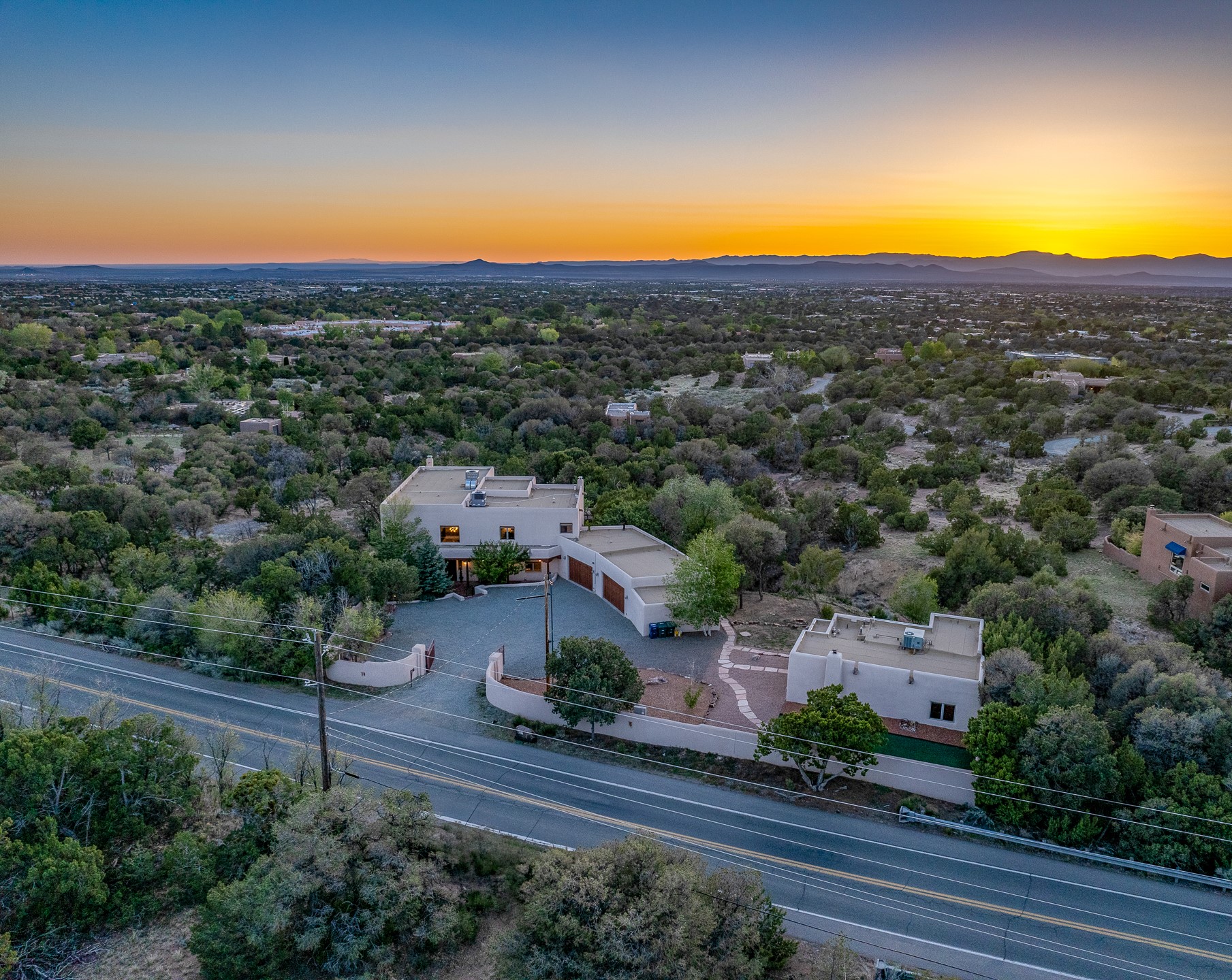 Santa Fe, New Mexico 87505, United States, 5 Bedrooms Bedrooms, ,4 BathroomsBathrooms,Residential,Active,141201