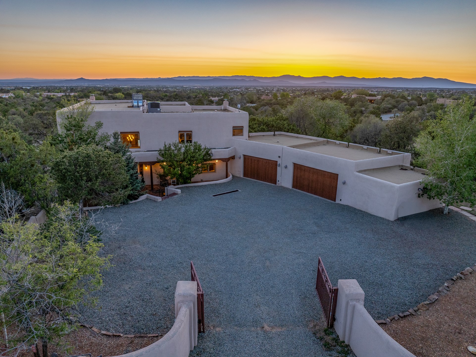 Santa Fe, New Mexico 87505, United States, 5 Bedrooms Bedrooms, ,4 BathroomsBathrooms,Residential,Active,141201