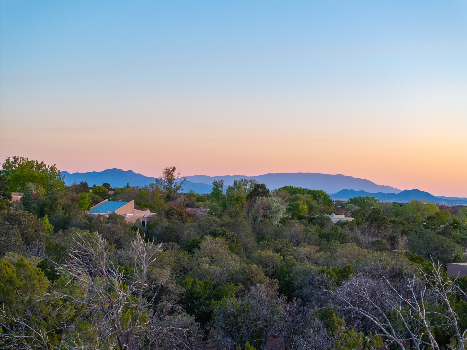 Santa Fe, New Mexico 87505, United States, 5 Bedrooms Bedrooms, ,4 BathroomsBathrooms,Residential,Active,141201