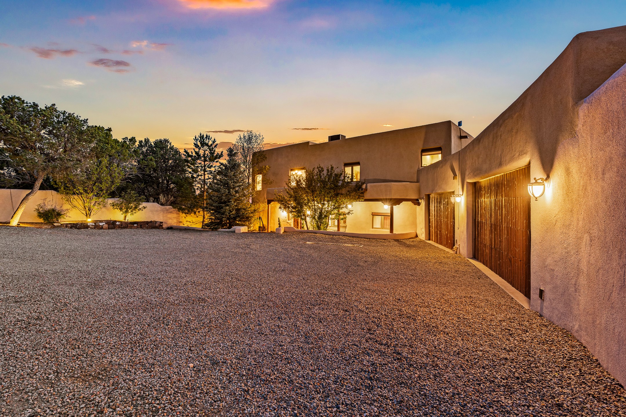 Santa Fe, New Mexico 87505, United States, 5 Bedrooms Bedrooms, ,4 BathroomsBathrooms,Residential,Active,141201