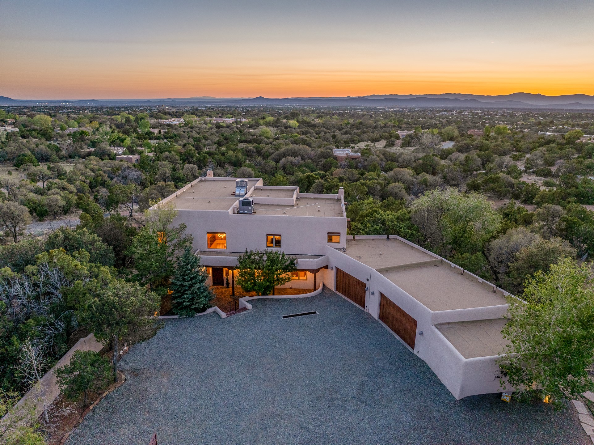 Santa Fe, New Mexico 87505, United States, 5 Bedrooms Bedrooms, ,4 BathroomsBathrooms,Residential,Active,141201