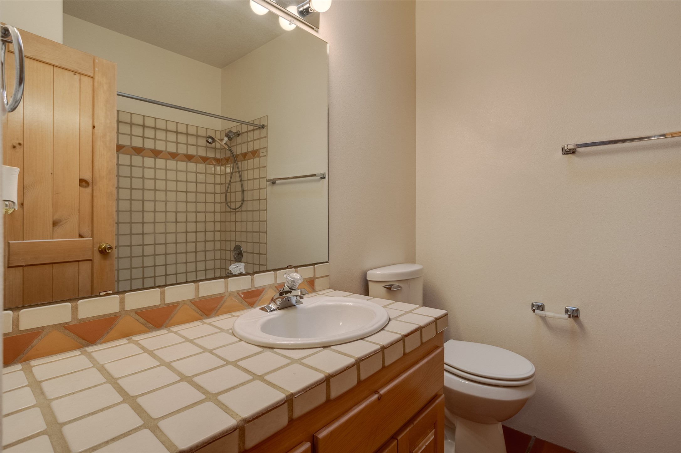 Santa Fe, New Mexico 87507, United States, 3 Bedrooms Bedrooms, ,2 BathroomsBathrooms,Residential,Active,32436