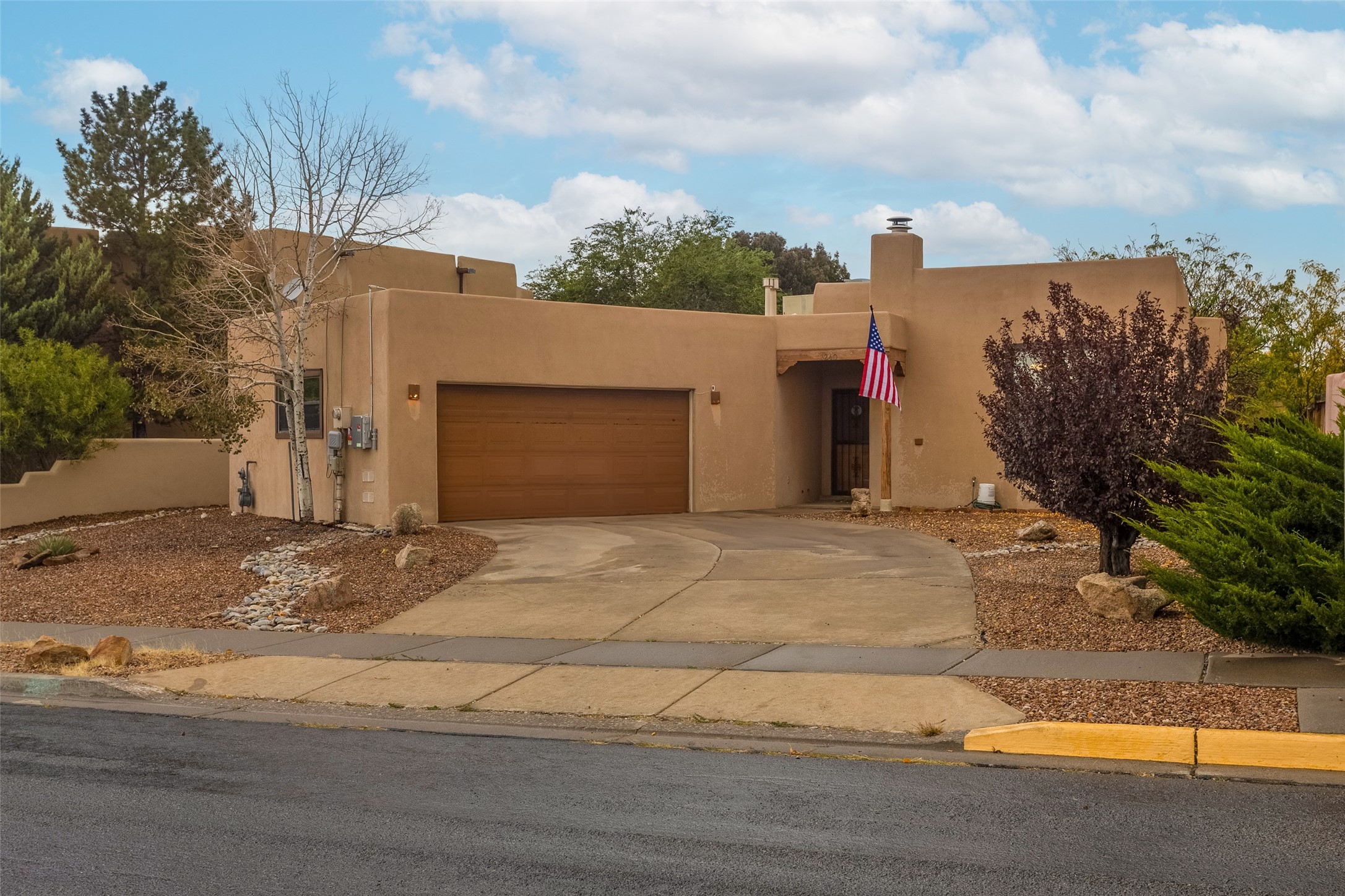 Santa Fe, New Mexico 87507, United States, 3 Bedrooms Bedrooms, ,2 BathroomsBathrooms,Residential,Active,32436