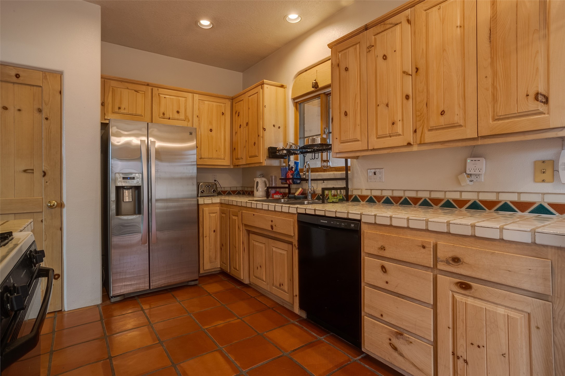Santa Fe, New Mexico 87507, United States, 3 Bedrooms Bedrooms, ,2 BathroomsBathrooms,Residential,Active,32436