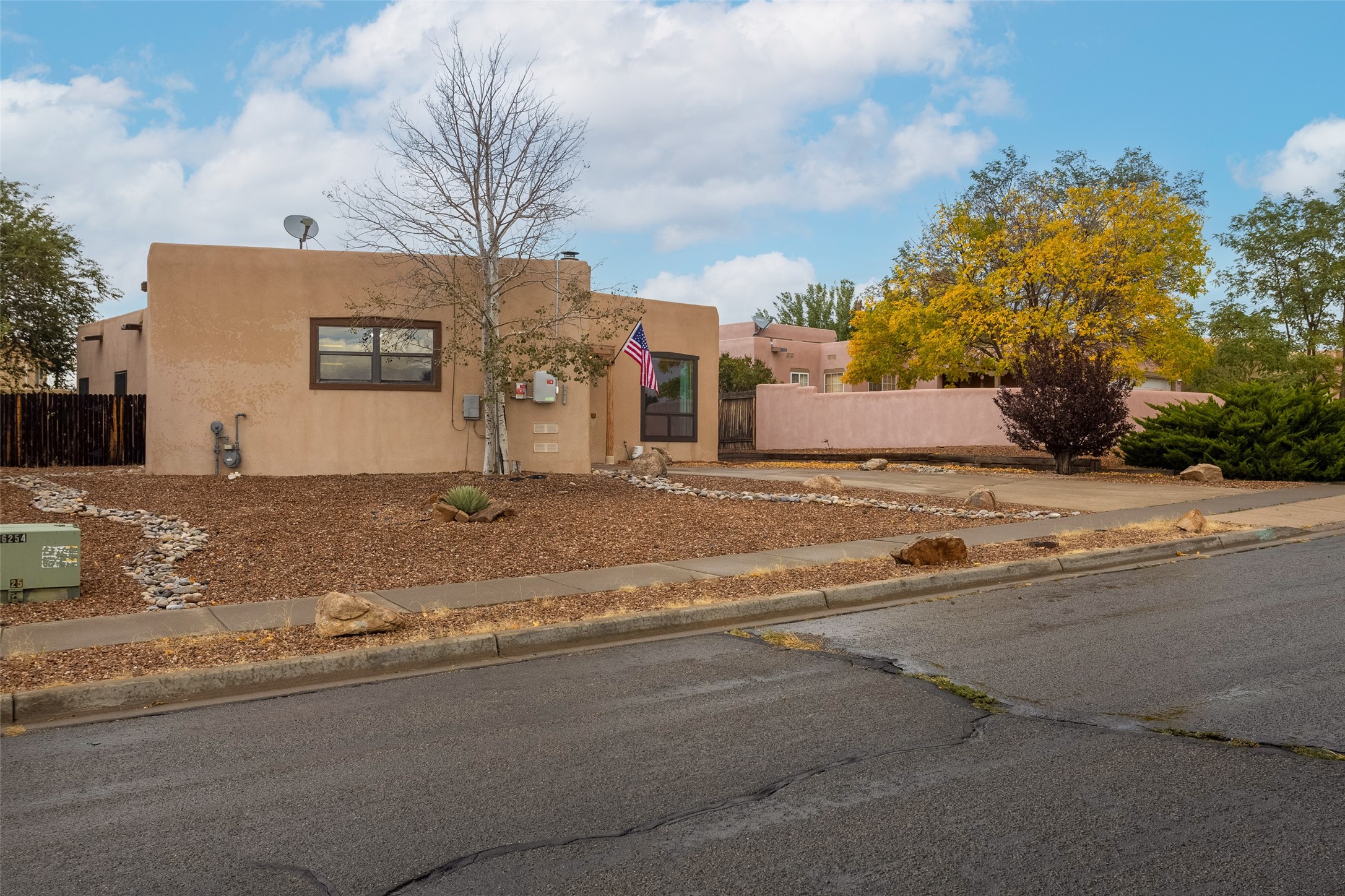 Santa Fe, New Mexico 87507, United States, 3 Bedrooms Bedrooms, ,2 BathroomsBathrooms,Residential,Active,32436