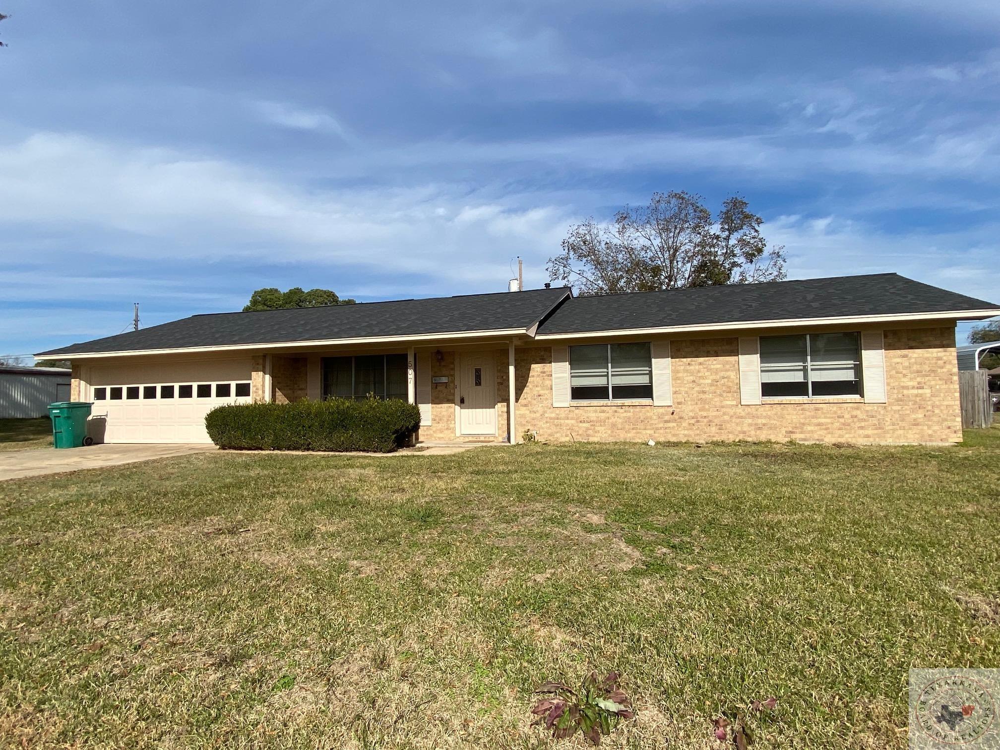 Photo 1 of 20 — 507 E Fannin St, DeKalb, TX 75559