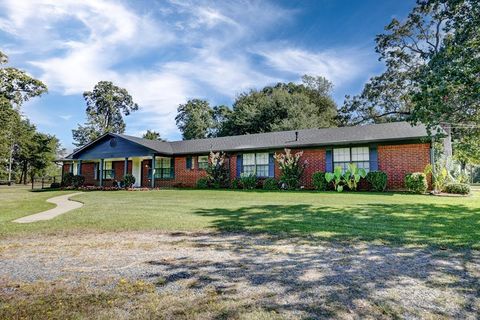 Photo of 221 Bell Ave, Texarkana, AR 71854 (MLS # 200327)