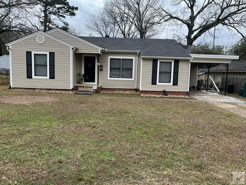 Photo of 307 W 41st St, Texarkana, TX 75503 (MLS # 200931)