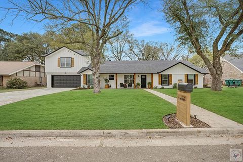 Photo of 203 S Park Dr, New Boston, TX 75570 (MLS # 204425)
