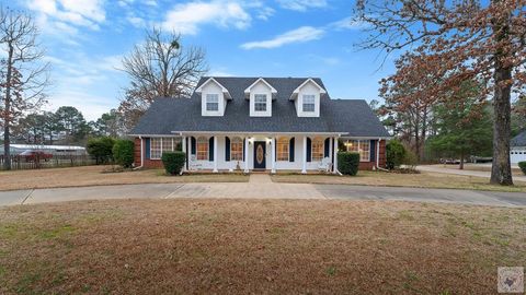 Photo of 135 White Oak Pl, Texarkana, TX 75501 (MLS # 202061)