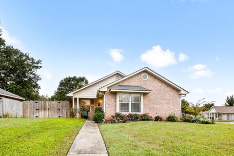 Photo of 58 Green Oak Cir, Nash, TX 75569 (MLS # 200513)