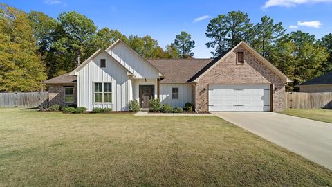 Photo of 7012 Cameron Ln, Texarkana, TX 75503 (MLS # 200584)