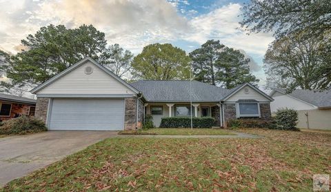 Photo of 211 Northcrest Dr, Wake Village, TX 75501 (MLS # 204437)