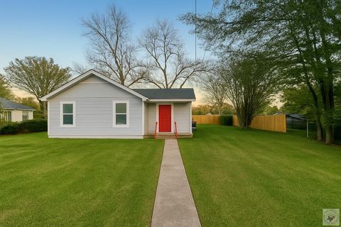 Photo of 2806 Lester St, Texarkana, TX 75501 (MLS # 200779)