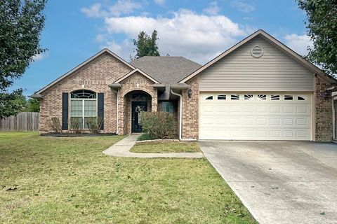 Photo of 39 Quail Brook Drive, Texarkana, TX 75501 (MLS # 200511)