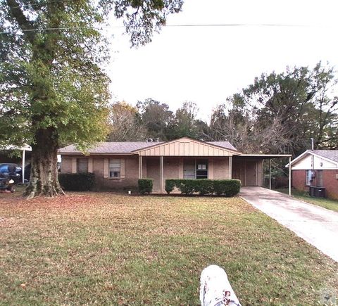 Photo of 135 akin Rd, Texarkana, TX 75501 (MLS # 203316)