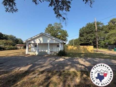 Photo of 202 S Kenwood Rd, Texarkana, TX 75501 (MLS # 118696)