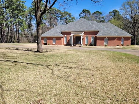 Photo of 8204 Thames Circle, Texarkana, TX 75503 (MLS # 200344)