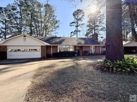 Photo of 216 Edgewood Cir, Wake Village, TX 75501 (MLS # 202009)