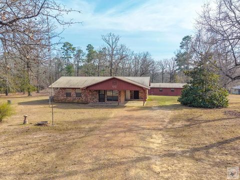 Photo of 507 Oak Trail, Atlanta, TX 75572 (MLS # 203305)