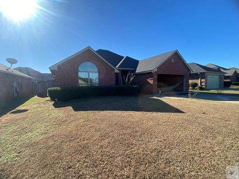 Photo of 1304 Arnold Lane, Texarkana, TX 75503 (MLS # 200853)