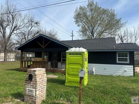 Photo of 201 Courthouse Ave, New Boston, TX 75570 (MLS # 204396)