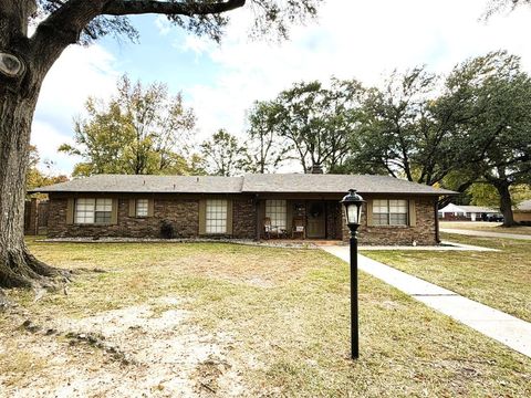 Photo of 2 Lambeth Pl, Texarkana, TX 75503 (MLS # 200617)