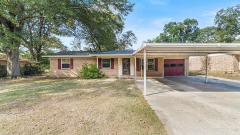 Photo of 1703 Liddell St, Texarkana, TX 75501 (MLS # 200360)