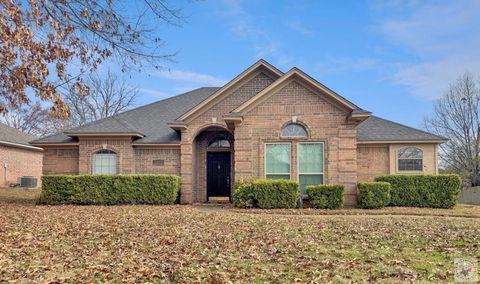 Photo of 5902 Oak Hollow Pl, Texarkana, AR 71584 (MLS # 202057)