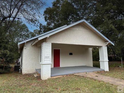 Photo of 2013 Hazel St, Texarkana, TX 75501 (MLS # 200665)