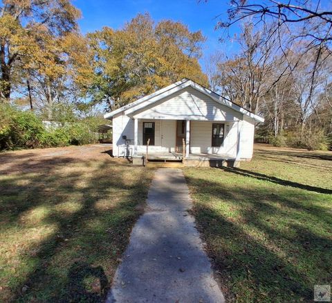 Photo of 2208 Phillips Ln, Texarkana, TX 75501 (MLS # 202093)