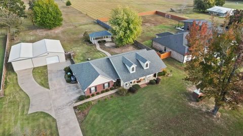 Photo of 205 E Heather, Texarkana, TX 75501 (MLS # 200553)
