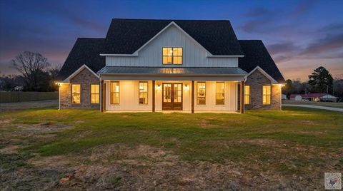 Photo of 30 Bunker Hill, Hooks, TX 75561 (MLS # 202033)