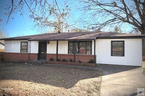 Photo of 914 E 33rd St, Texarkana, AR 71854 (MLS # 118686)