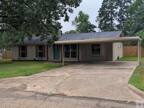 Photo of 2010 E 47th St, Texarkana, AR 71854 (MLS # 200630)